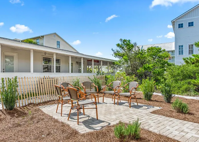 Salt & Light - 5 Bedroom Sleeps 18, Gulf & Lake Views, Game Room & Bikes